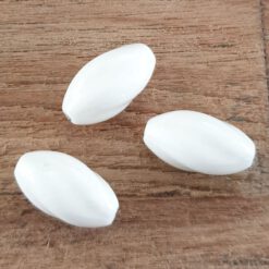 Kralen keramiek wit 10x20mm gedraaid