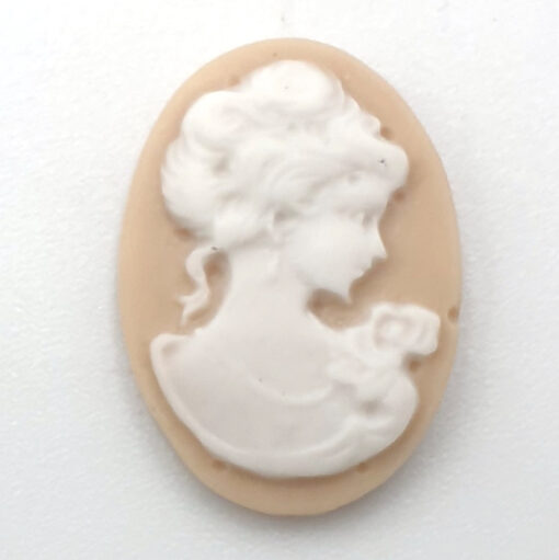 Cabochons beige wit camee lady 13x18mm