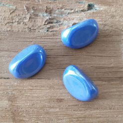 Glaskralen kobalt met olieglans driehoek 16x11mm