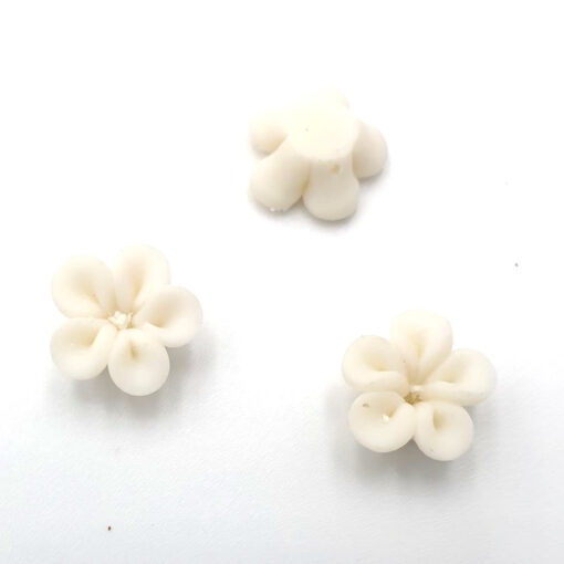 Fimo kraal bloem 12mm wit