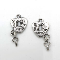 Metaal bedel Hart 12mm met sleuteltje antiek zilver