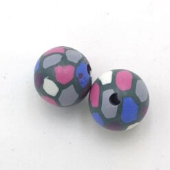 Fimo klei kralen Grijs met wit roze en blauwe vlakjes 10mm