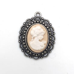 Baroque metaal setting voor ovaal cabochon van 13x18mm Maat: ca. 30 x 25 mm Kleur: Antiek zilver (nikkelvrij)