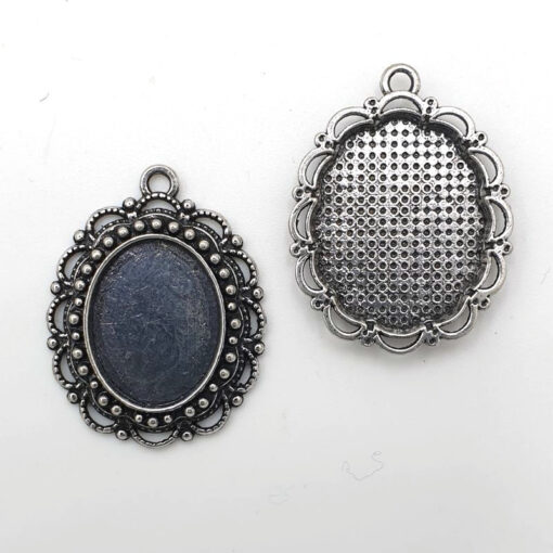 Baroque metaal setting voor ovaal cabochon van 13x18mm Maat: ca. 30 x 25 mm Kleur: Antiek zilver (nikkelvrij)