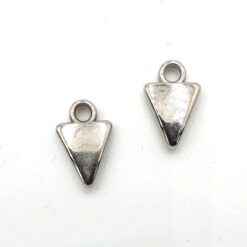 Metallook bedel driehoek 15x9mm zilver