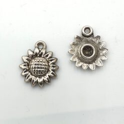 Metallook bedel zonnebloem 20x15mm zilver 2