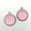 Metalen bolle bedel rond roze met stippen 25x21x8mm