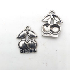 Metalen bedel Kersen friends 22x15mm
