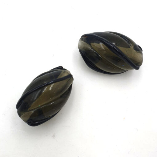 Glaskralen Black diamond met zwarte strepen 25x16mm