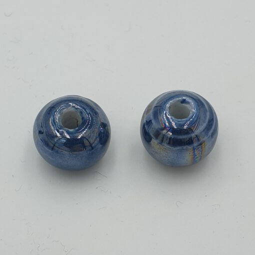 Kralen keramiek 12mm jeansblauw AB met streepjes