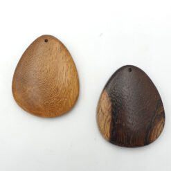 Houten bedel druppel 40x33mm bruin