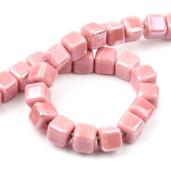 Keramiek kralen cube 5mm vintage roze